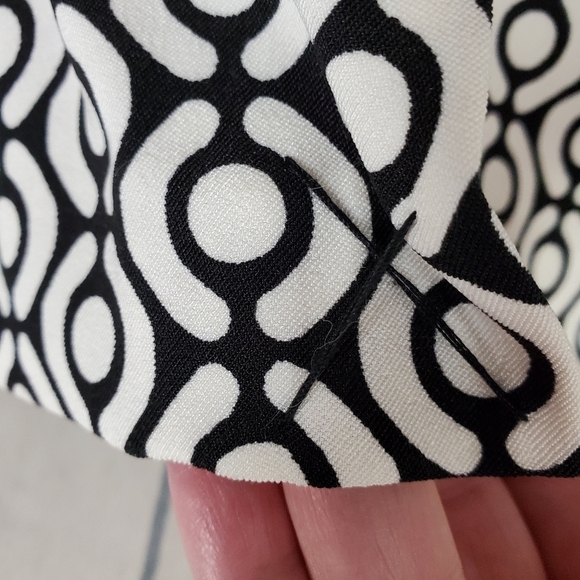 Mario Serrani Sleeveless  Sheath Dress Size Large Black White Geometric - Picture 10 of 11